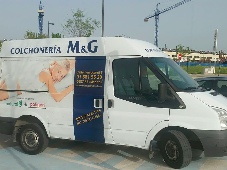Colchonería M&G furgoneta para envio de colchones